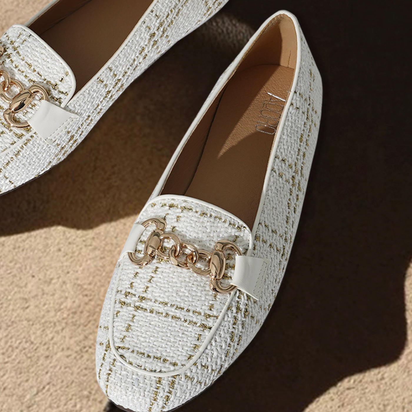 Chain Tweed Pumps